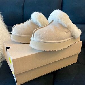 UGG Disquette size 8 color sand